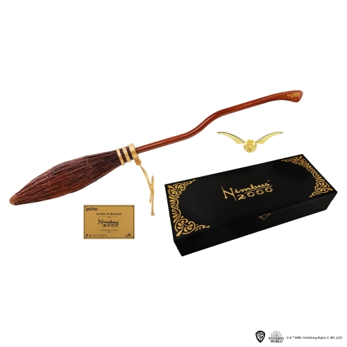Harry Potter Cravatta Deluxe con Spilla Grifondoro, Gadget, Distrineo